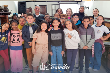 Alunos da Escola Municipal Pres. John Kennedy visitam a Prefeitura de Caxambu