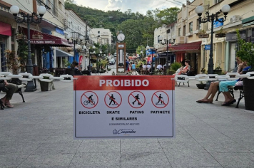 Proibido o uso de skates, patins, bicicletas e similares no calçadão e nas praças