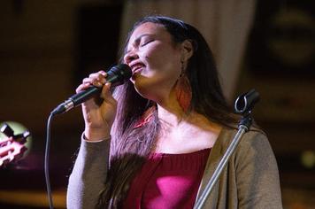 MÚSICA NO CALÇADÃO FOI ATRAÇÃO DO SÁBADO EM CAXAMBU