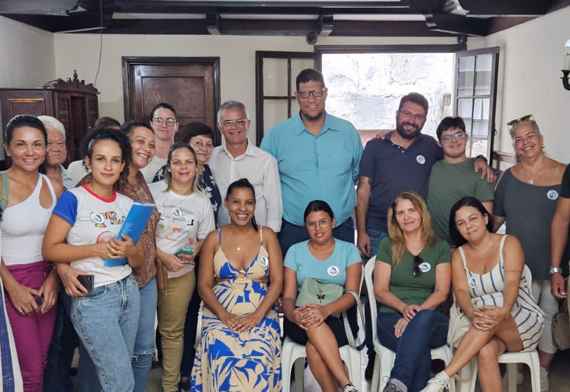 Prefeito e vice-prefeito de Caxambu se reúnem com mães atípicas para conversar sobre a inclusão e as melhorias nos atendimentos. 
