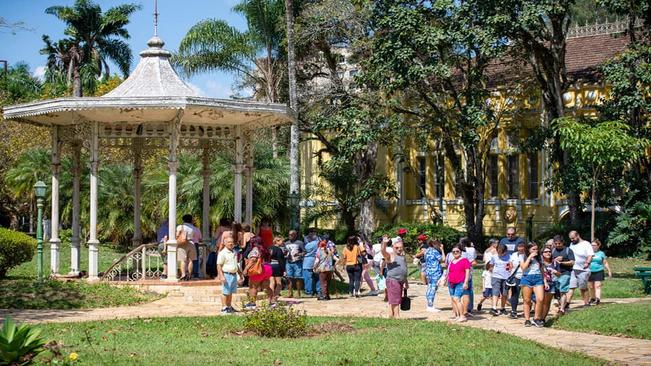 ATRAÇÕES ESPECIAIS MOVIMENTAM CAXAMBU NO FERIADO