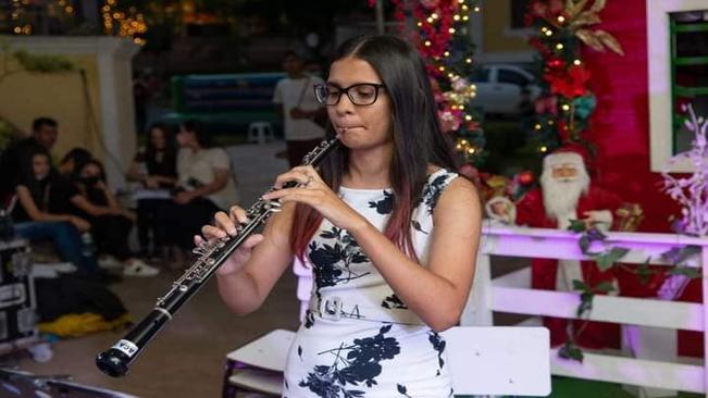 ALUNA DA ESCOLA DE MÚSICA DE CAXAMBU CONQUISTA VAGA NA UNESP