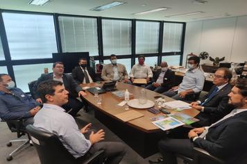 PREFEITO DE CAXAMBU EM REUNIÃO COM O SECRETÁRIO ESTADUAL DE DESENVOLVIMENTO ECONÔMICO