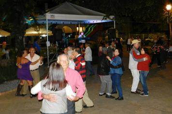 “EMBALOS NA PRAÇA” MOVIMENTA A NOITE DE SÁBADO EM CAXAMBU