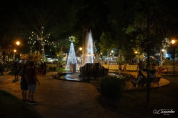 A Praça 16 de Setembro está iluminada para receber você!