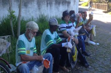 Entrega de EPIs aos catadores de materiais recicláveis da Ascamarc.