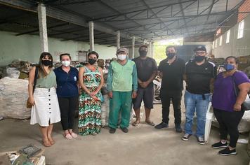 COLETA SELETIVA: TROCA DE EXPERIÊNCIAS ENTRE MUNICÍPIOS EM VISITA À ASSOCIAÇÃO DE CATADORES DE RECICLÁVEIS