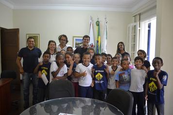 Prefeitura Municipal de Caxambu recebe alunos.