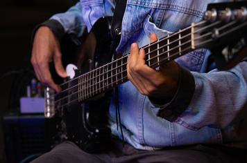 ATRAÇÕES MUSICAIS NO FIM DE SEMANA