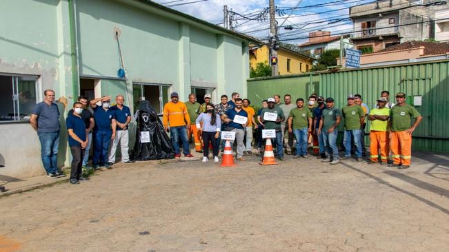 USO DO CINTO DE SEGURANÇA É DESTAQUE EM AÇÃO JUNTO AOS MOTORISTAS DA PREFEITURA