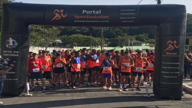 ATLETAS DE CAXAMBU E REGIÃO PARTICIPAM DA CORRIDA DO TRABALHADOR