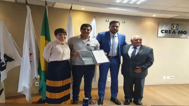 EXECUTIVO RECEBE PLANO MUNICIPAL DE SANEAMENTO BÁSICO