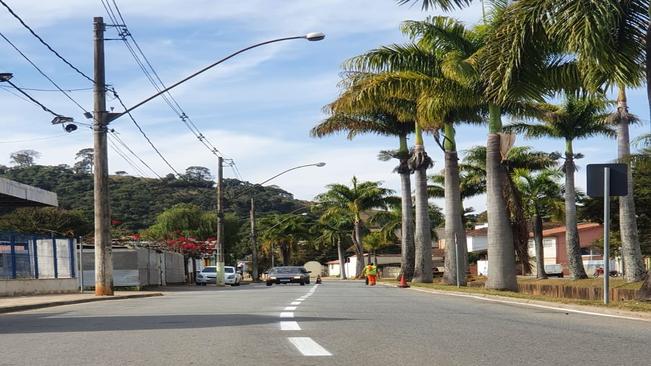 LIMPEZA E SINALIZAÇÃO NA AVENIDA ÁPIO CARDOSO