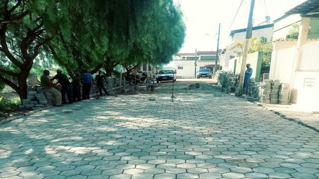 CALÇAMENTO EM RUA DO BAIRRO OBSERVATÓRIO