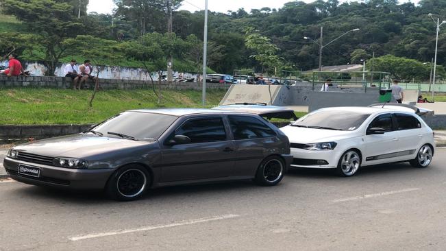 EVENTO REÚNE FÃS DE CARROS REBAIXADOS E ARRECADA ALIMENTOS PARA INSTITUIÇÕES SOCIAIS