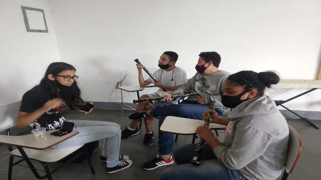 APRESENTAÇÕES DA ESCOLA DE MÚSICA ATRAEM NOVOS ALUNOS