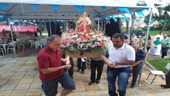 Festa Beneficente Santa Isabel da Hungria.