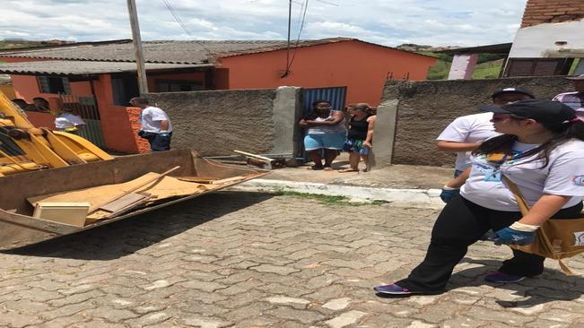Mutirão de limpeza nos bairros Novo Horizonte e Ferraz Caldas.