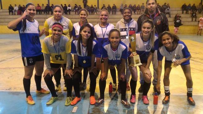 EQUIPE DE FUTSAL FEMININO É CAMPEÃ DO 1º TORNEIO DE FUTSAL DA LDC.